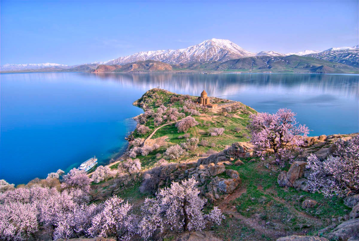 Սուրբ Խաչ եկեղեցին Ախթամարում