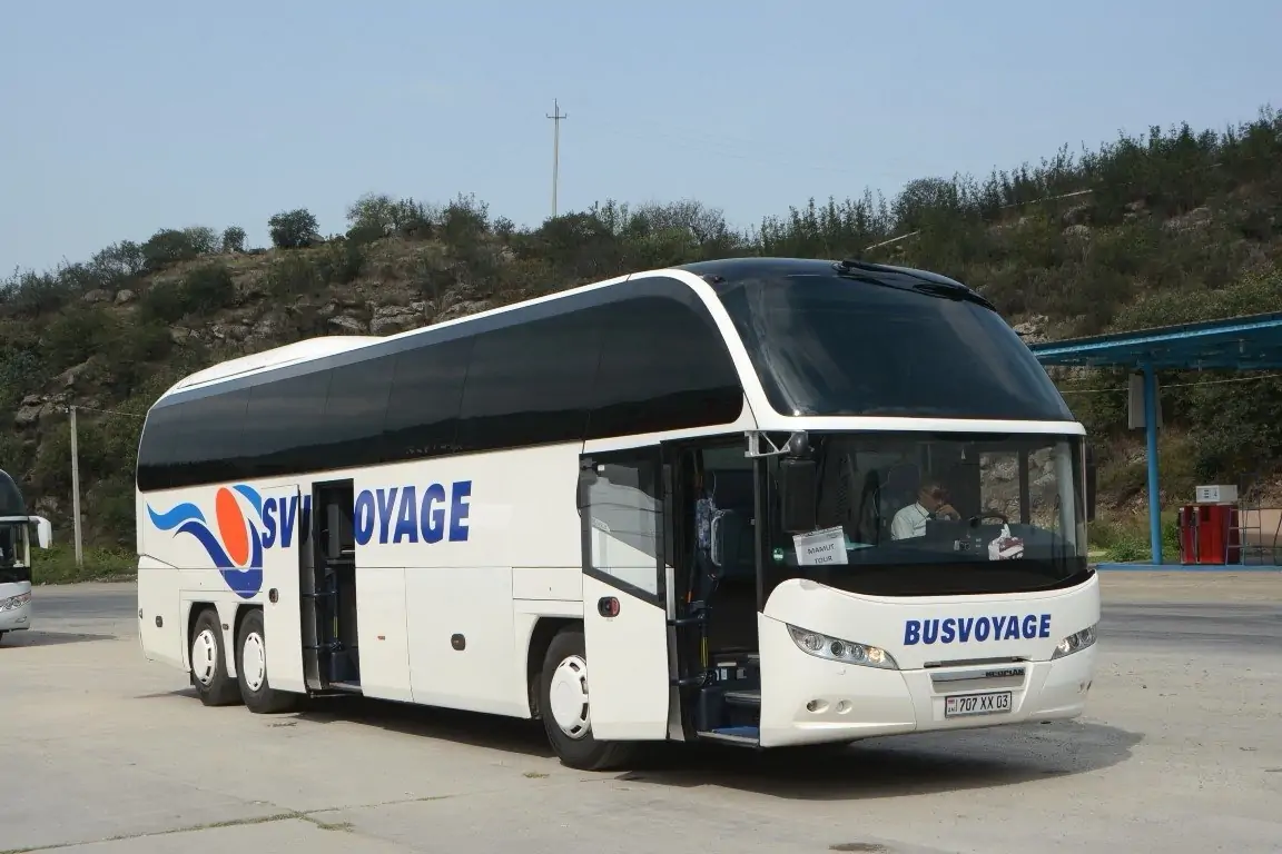 BUSVOYAGE bus 17